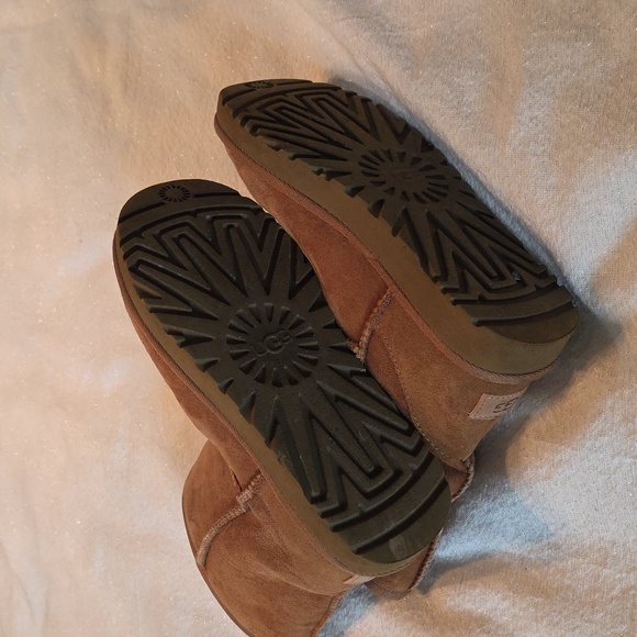 UGG Australia Classic Brown Sheepskin Water Repellent Boots Sz 6 - Picture 5 of 7